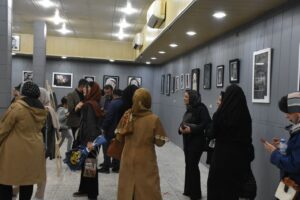 IMG 20250301 181334 380 آغاز به کار نمایشگاه نقاشی باز باران در بهبهان