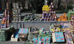 کشف 35هزار عدد مواد محترقه غيرمجاز در بهبهان