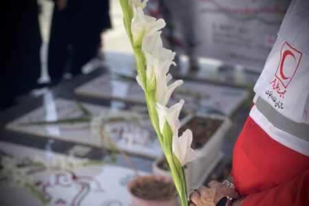 هلال احمر؛ چراغ امید در تاریکی روزگار