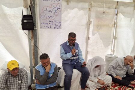 مراسم سوگواری حجاج برای شهید محیط‌بان هدایت‌اله دیده‌بان در سرزمین منا+تصاویر