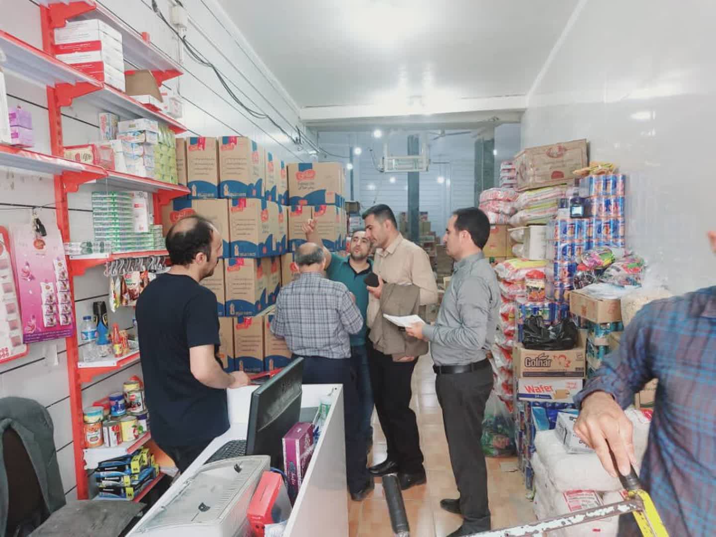 IMG 20250622 221636 790 کالاهای اساسی در بهبهان به میزان کافی تأمین شده است/مردم از خرید هیجانی و احتکار خانگی پرهیز کنند