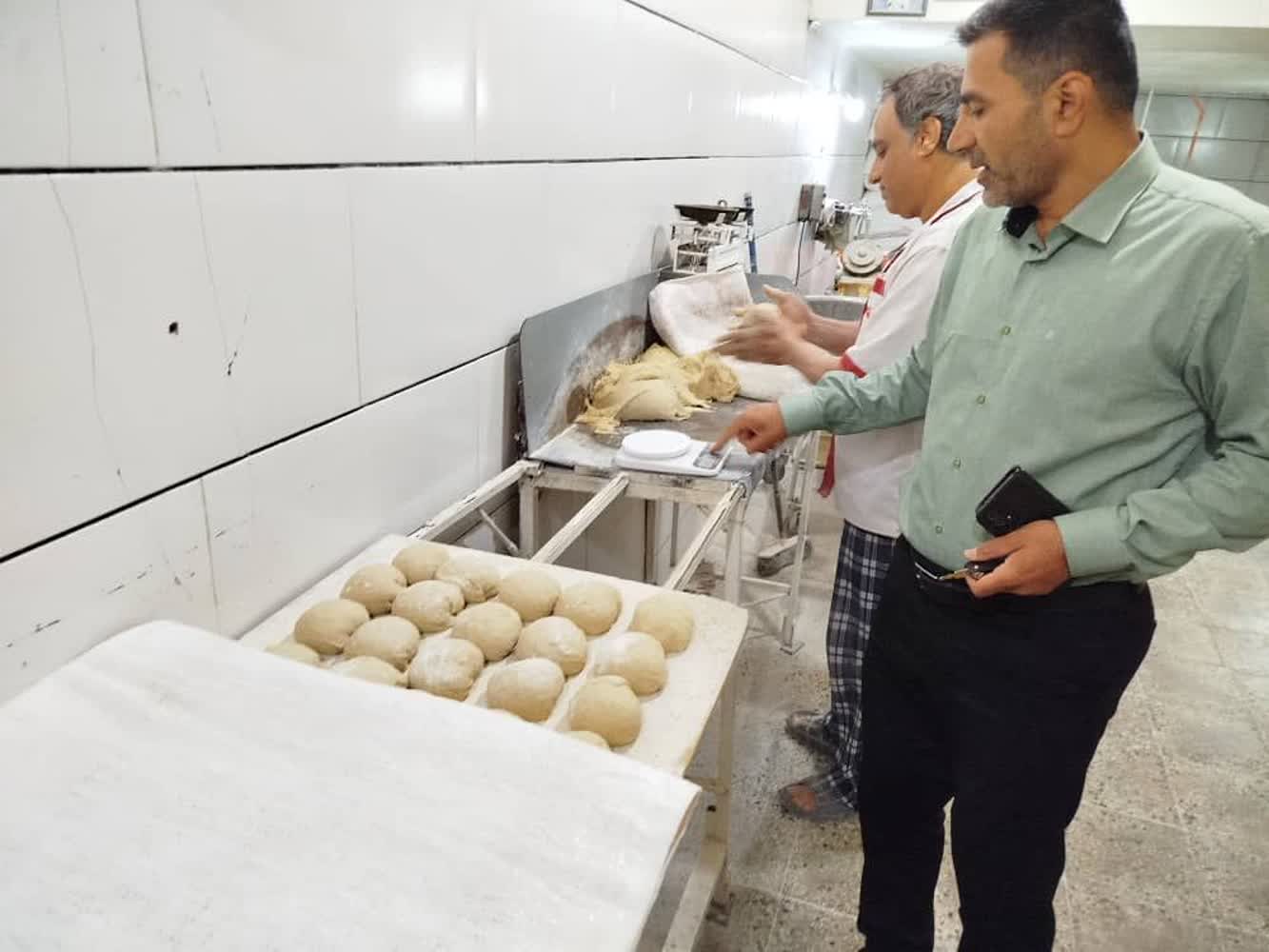 IMG 20250622 221639 090 1 کالاهای اساسی در بهبهان به میزان کافی تأمین شده است/مردم از خرید هیجانی و احتکار خانگی پرهیز کنند