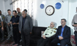 عکس | دیدار فرمانده یگان حفاظت محیط‌زیست کشور با خانواده شهید دیده‌بان