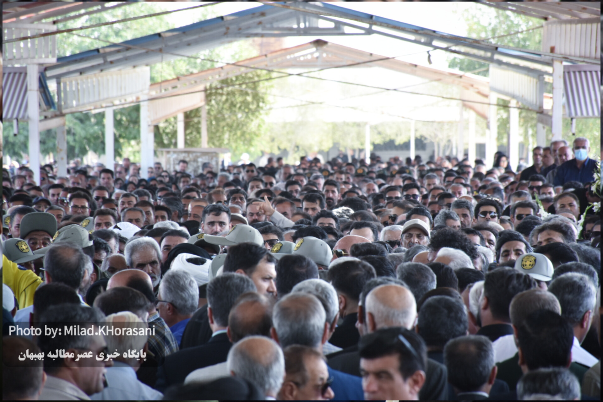 InShot ۲۰۲۵۰۶۰۶ ۱۲۵۹۴۷۸۶۹ عکس| مراسم تشیع پیکر شهید هدایت‌اله دیده‌بان در بهبهان