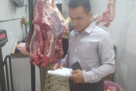 بازرسی میدانی از قصابی‌ها و عرضه‌کنندگان ظروف یکبار مصرف در آستانه ایام سوگواری محرم در بهبهان