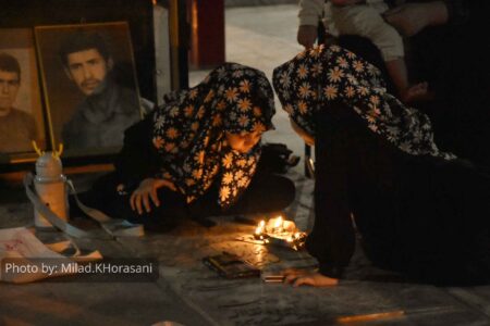 عکس| گلزار شهدای بهبهان، میزبان شام غریبان شهدای دشت کربلا