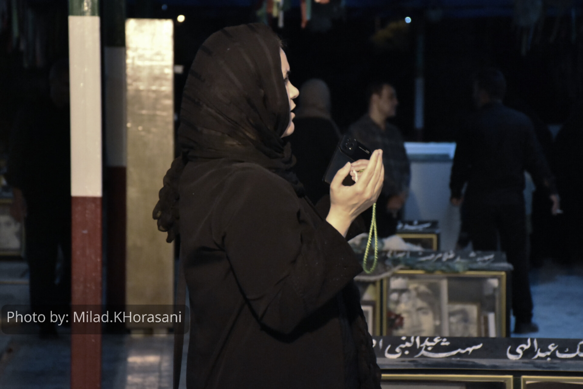 InShot ۲۰۲۵۰۷۰۹ ۰۱۲۴۰۶۱۳۲ عکس| گلزار شهدای بهبهان، میزبان شام غریبان شهدای دشت کربلا