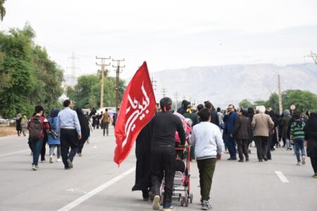 یک دهه عشق و دلدادگی؛ روایت تصویری پیاده‌روی قدمگاه امام رضا(ع) تا قدمگاه خورشید در بهبهان