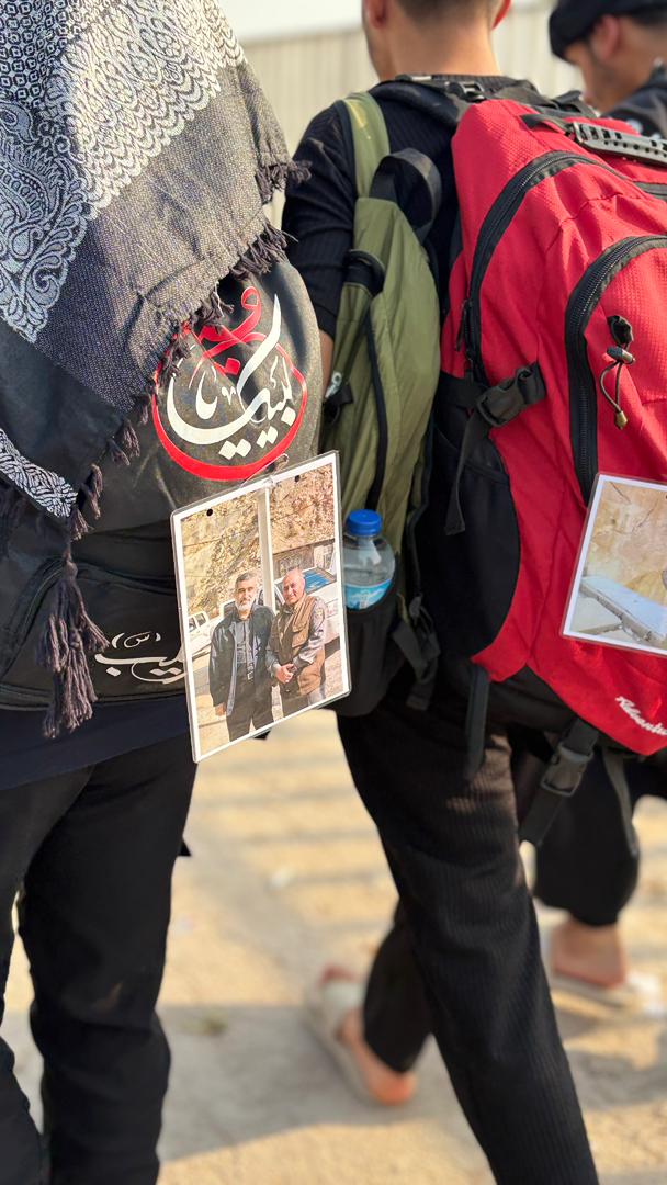 IMG 20250806 WA0079 تصویر شهید حاجی زاده و محیط‌بان شهید دیده‌بان بر کوله‌های زائران اربعین بهبهان