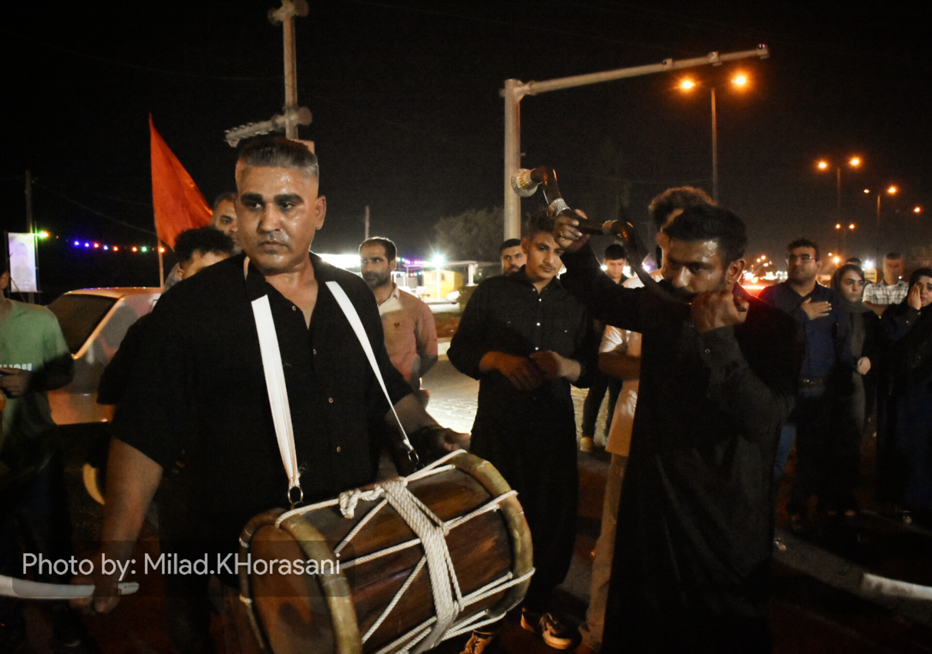 InShot ۲۰۲۵۰۸۰۸ ۱۳۱۳۲۹۲۹۳ عکس| موکب‌های اربعین در ورودی بهبهان؛ استقبال گرم زائران مسیر کربلا