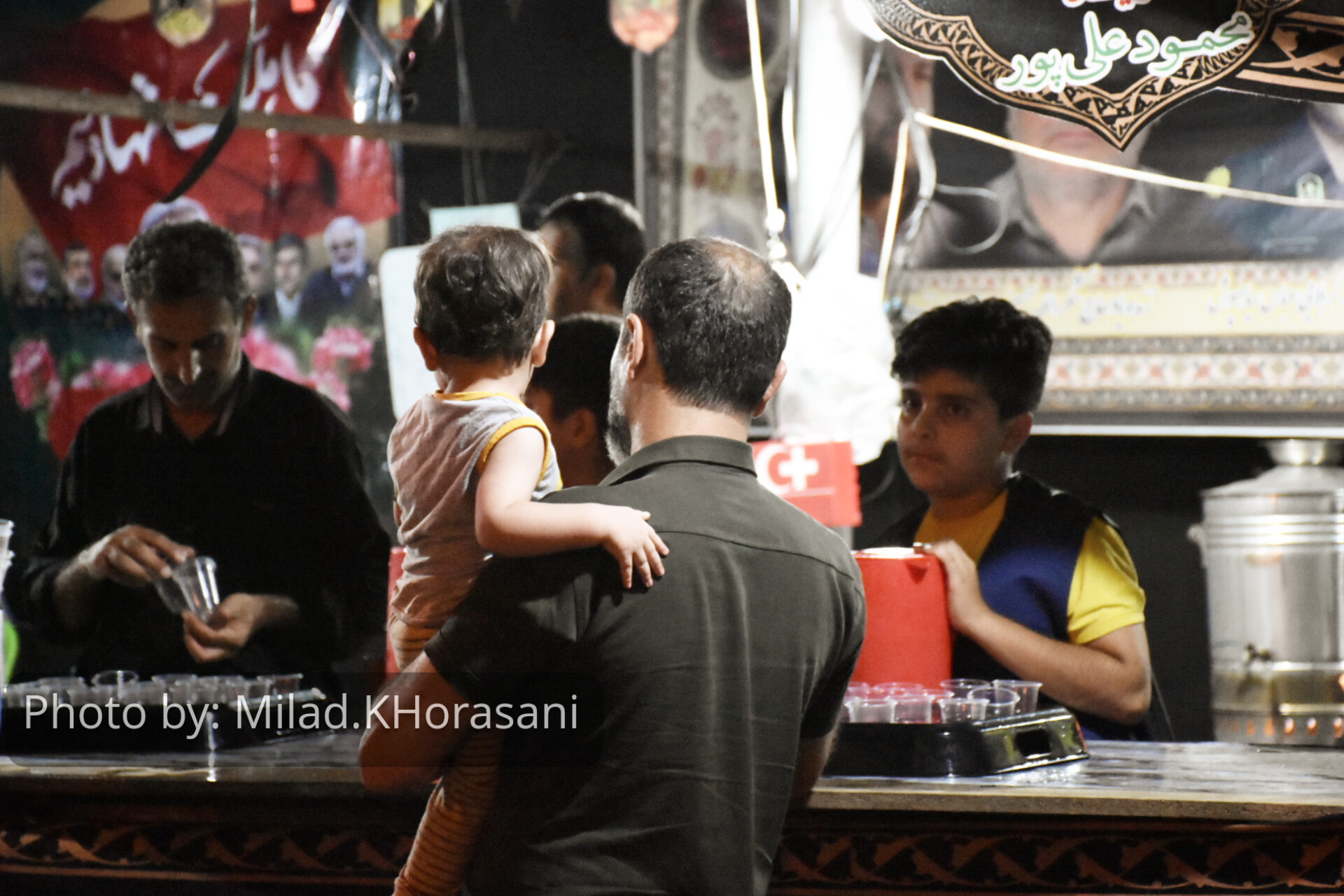 InShot ۲۰۲۵۰۸۰۸ ۱۳۱۹۵۷۸۷۷ عکس| موکب‌های اربعین در ورودی بهبهان؛ استقبال گرم زائران مسیر کربلا