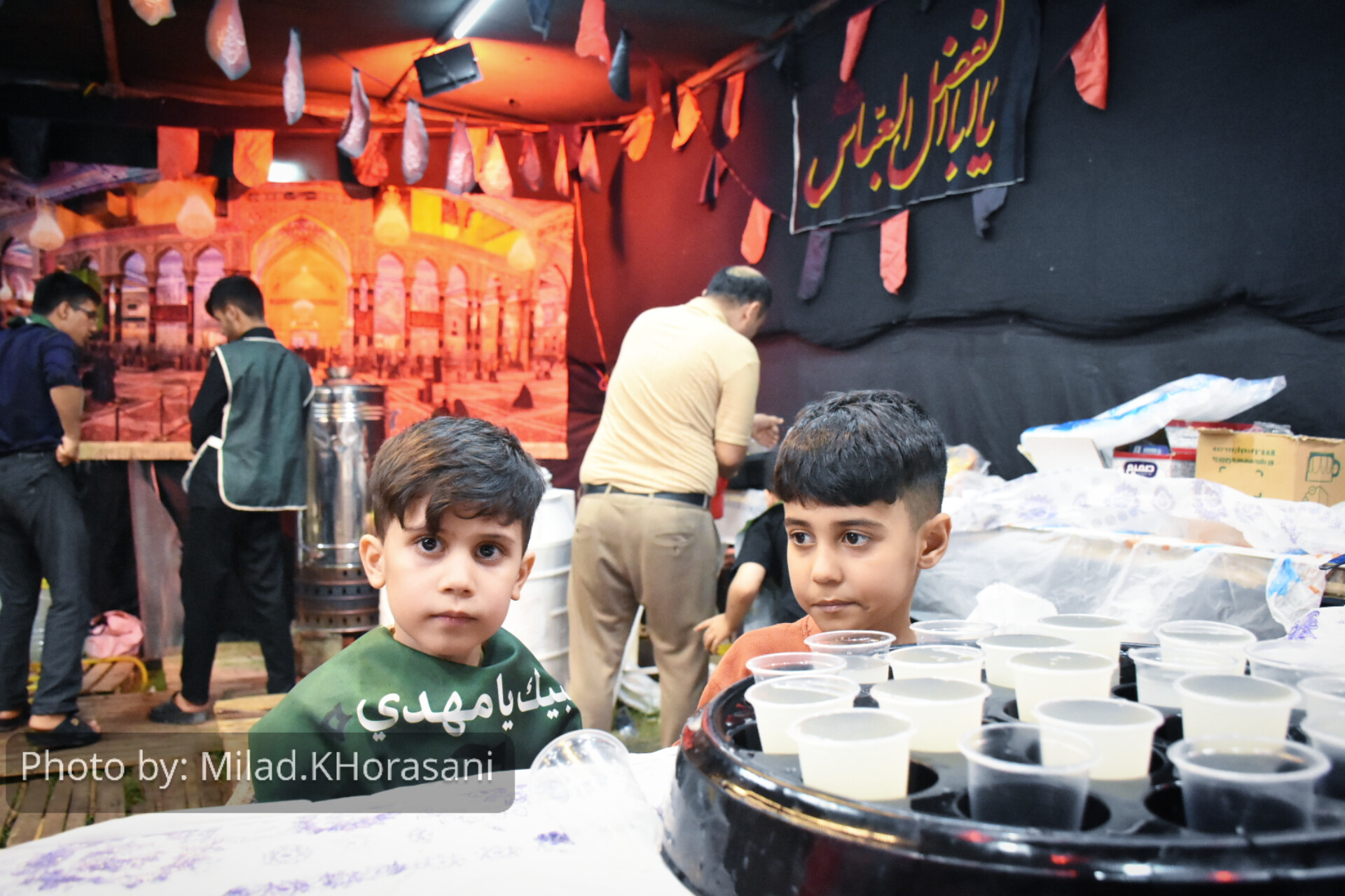 InShot ۲۰۲۵۰۸۰۸ ۱۳۲۸۴۵۷۲۹ عکس| موکب‌های اربعین در ورودی بهبهان؛ استقبال گرم زائران مسیر کربلا