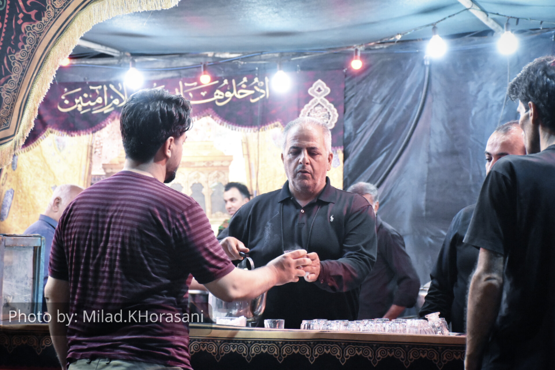 InShot ۲۰۲۵۰۸۰۸ ۱۳۲۹۱۰۸۶۷ عکس| موکب‌های اربعین در ورودی بهبهان؛ استقبال گرم زائران مسیر کربلا