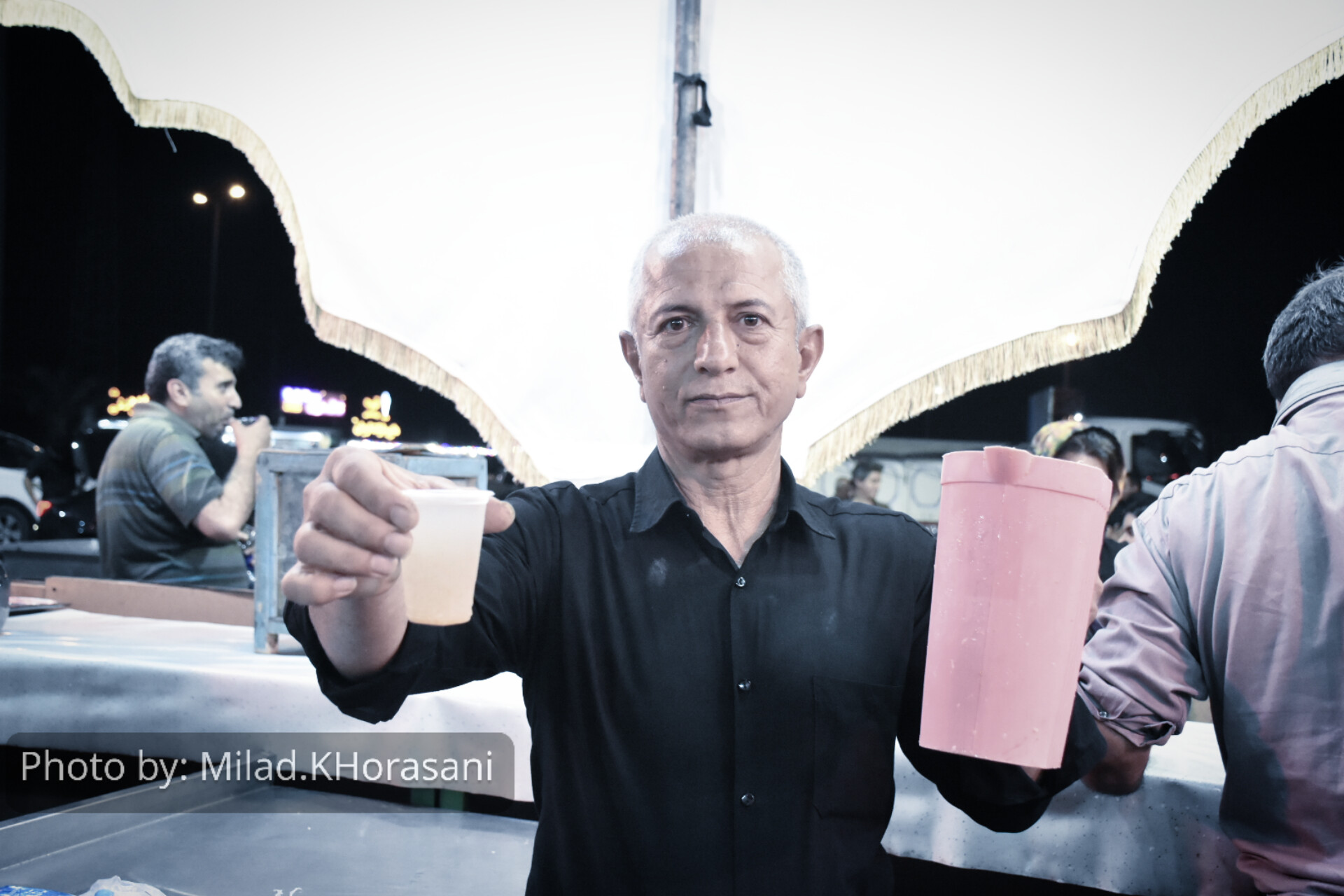 InShot ۲۰۲۵۰۸۰۸ ۱۳۳۱۰۰۹۶۸ عکس| موکب‌های اربعین در ورودی بهبهان؛ استقبال گرم زائران مسیر کربلا