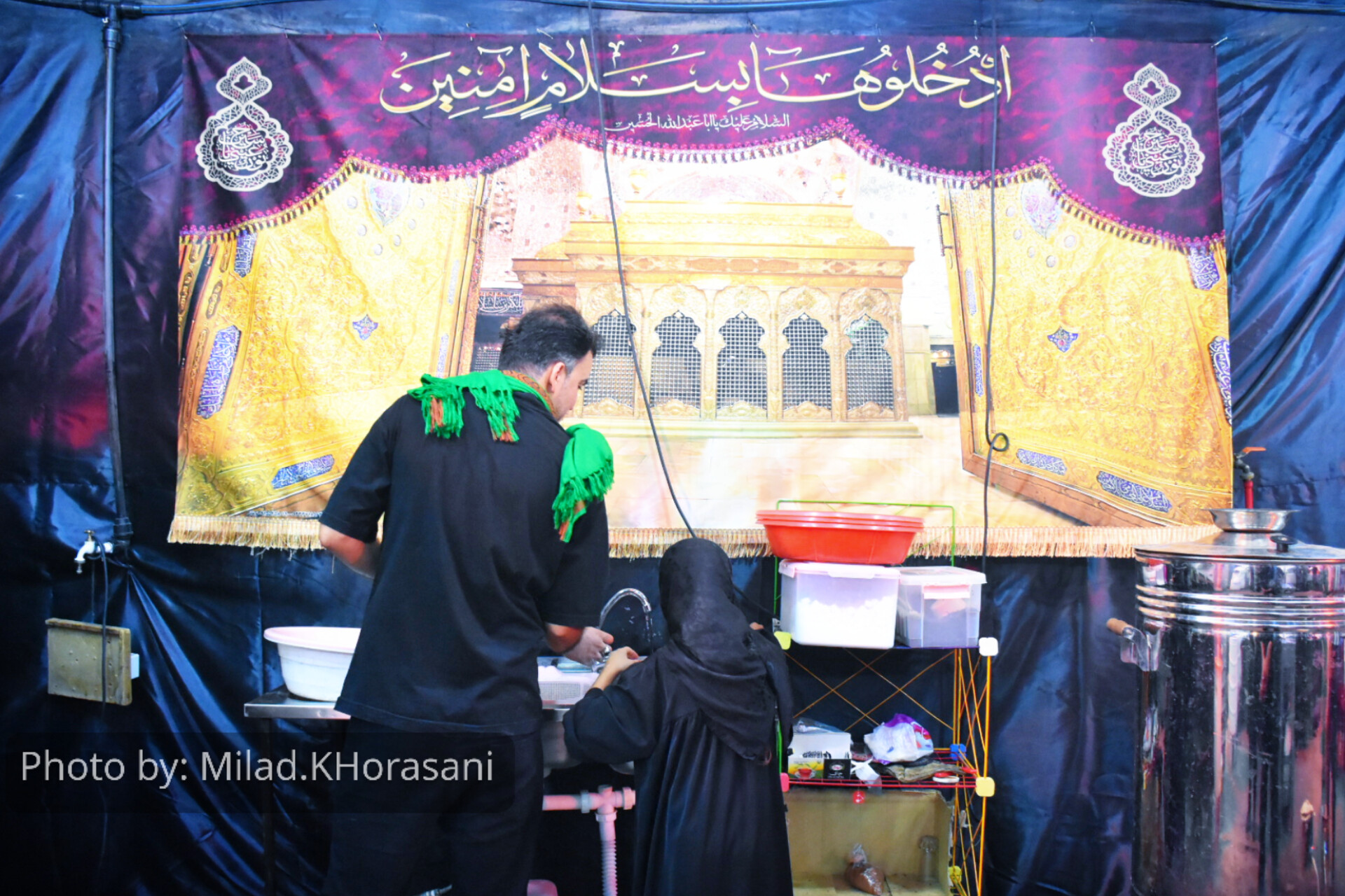 InShot ۲۰۲۵۰۸۰۸ ۱۳۳۱۲۵۱۳۳ عکس| موکب‌های اربعین در ورودی بهبهان؛ استقبال گرم زائران مسیر کربلا