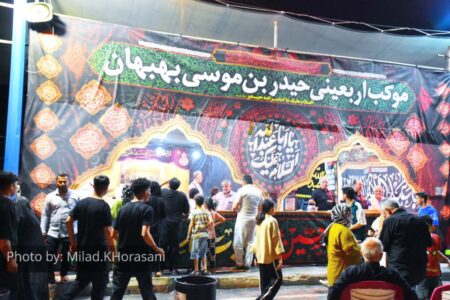 عکس| موکب‌های اربعین در ورودی بهبهان؛ استقبال گرم زائران مسیر کربلا