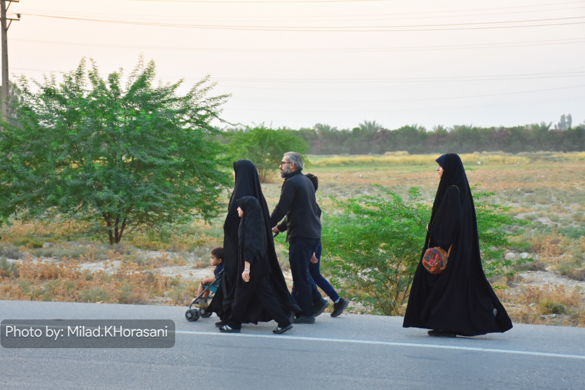 عکس| از سپیدهدم تا قدمگاه؛ عاشقی مردم بهبهان برای امام رضا(ع)» 8 InShot ۲۰۲۵۰۸۲۴ ۱۰۴۵۲۶۹۹۷ عکس| از سپیدهدم تا قدمگاه؛ عاشقی مردم بهبهان برای امام رضا(ع)»