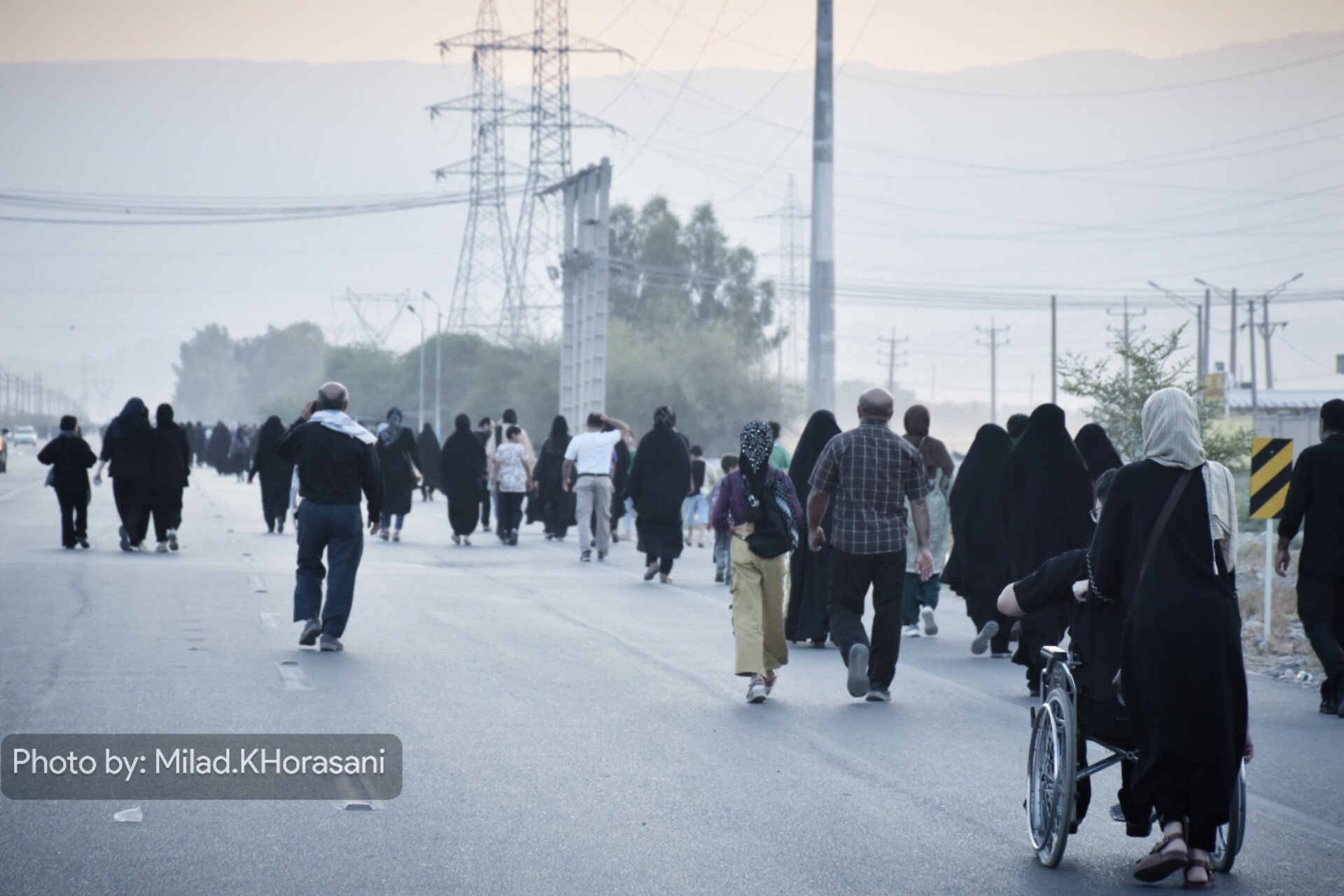 عکس| از سپیدهدم تا قدمگاه؛ عاشقی مردم بهبهان برای امام رضا(ع)» 14 InShot ۲۰۲۵۰۸۲۴ ۱۰۵۰۵۸۰۱۷ عکس| از سپیدهدم تا قدمگاه؛ عاشقی مردم بهبهان برای امام رضا(ع)»
