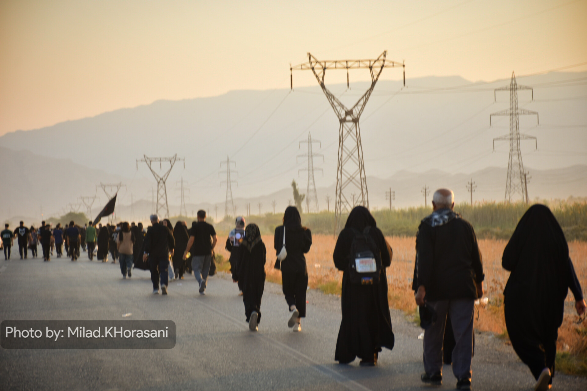 عکس| از سپیدهدم تا قدمگاه؛ عاشقی مردم بهبهان برای امام رضا(ع)» 23 InShot ۲۰۲۵۰۸۲۴ ۱۱۰۲۱۷۹۰۷ عکس| از سپیدهدم تا قدمگاه؛ عاشقی مردم بهبهان برای امام رضا(ع)»