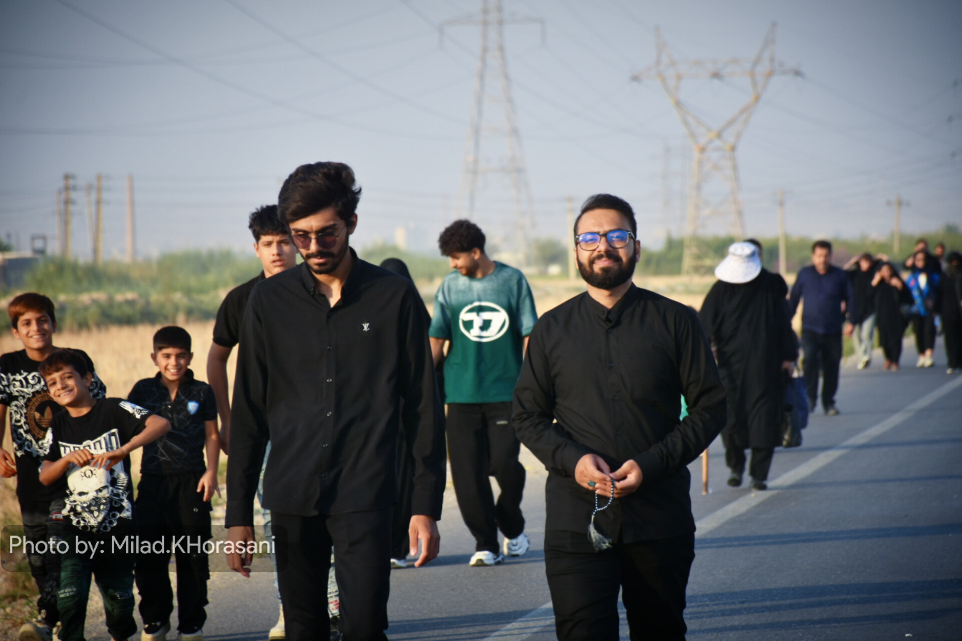 عکس| از سپیدهدم تا قدمگاه؛ عاشقی مردم بهبهان برای امام رضا(ع)» 28 InShot ۲۰۲۵۰۸۲۴ ۱۱۱۱۲۵۴۶۹ عکس| از سپیدهدم تا قدمگاه؛ عاشقی مردم بهبهان برای امام رضا(ع)»