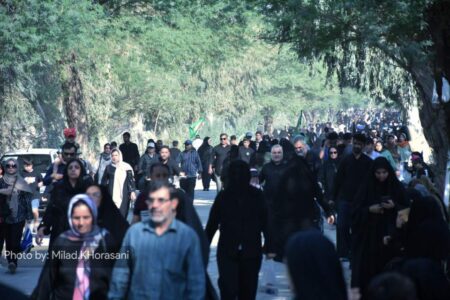 عکس| از سپیده‌دم تا قدمگاه؛ عاشقی مردم بهبهان برای امام رضا(ع)»