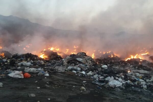 دود بی‌پایان در آسمان بهبهان؛ گلایه شدید مردم از زباله‌سوزی و مطالبه فوری برای راه‌اندازی سایت بازبافت