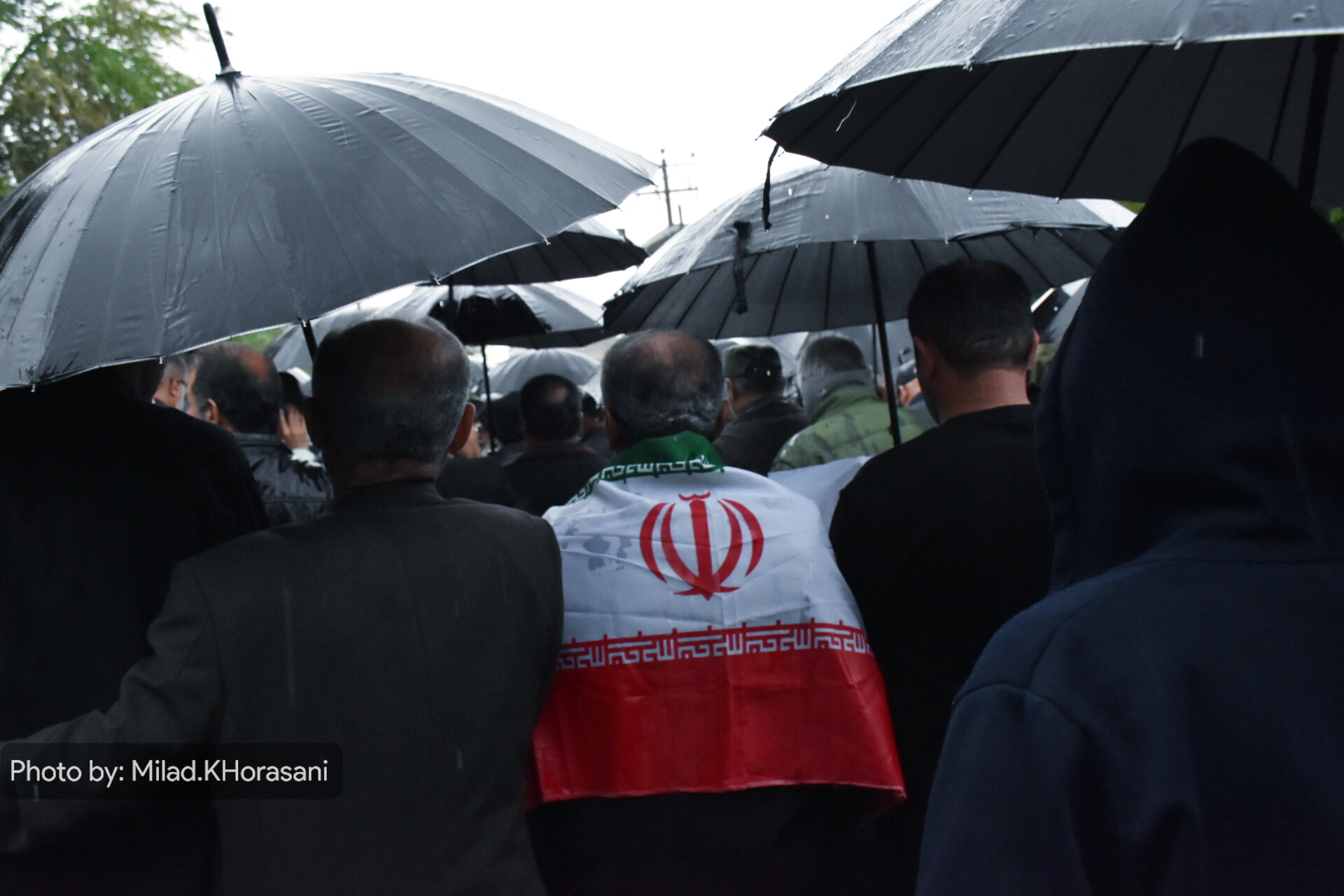 InShot ۲۰۲۶۰۳۲۲ ۱۸۰۶۳۵۵۹۰ عکس| تشییع بارانی شهید ناو دنا در بهبهان