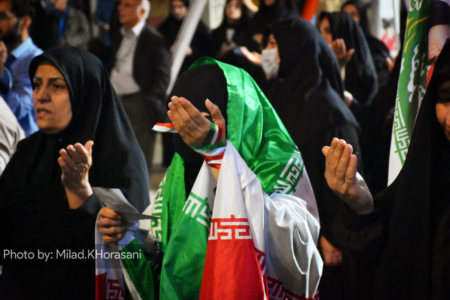 عکس| نسل چهارمی های بهبهان پابه‌پای نسل اول در سنگر خیابان برای انقلاب امدند