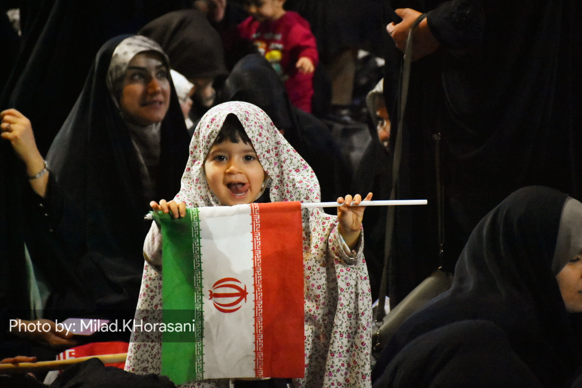 InShot ۲۰۲۶۰۴۲۰ ۰۲۲۰۰۱۱۶۲ عکس| پنجاهمین شب میدان داری مردم بهبهان با حضور دختران انقلاب