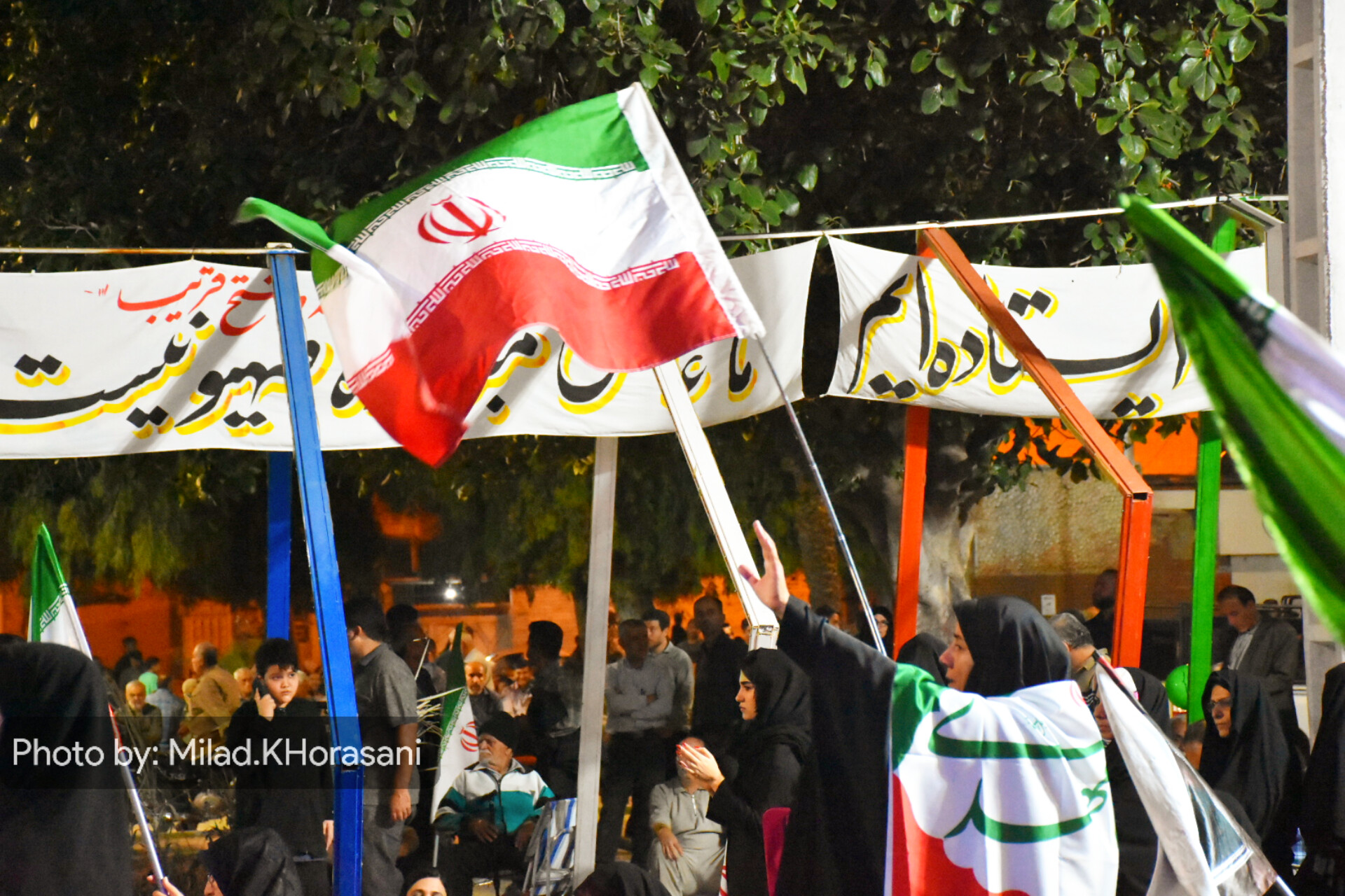 InShot ۲۰۲۶۰۴۲۰ ۱۳۰۰۲۹۷۹۲ عکس| پنجاهمین شب میدان داری مردم بهبهان با حضور دختران انقلاب
